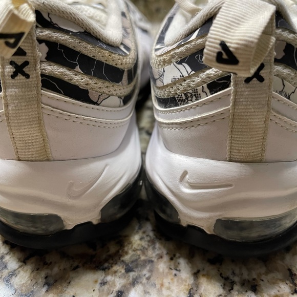 Nike Wmns Air Max SE Floral - Picture 6 of 6